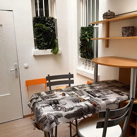 Close To The Park Georges Brassens Apartman